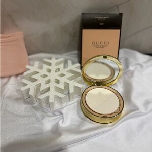 Gucci Gold and Cream Setting Powder
